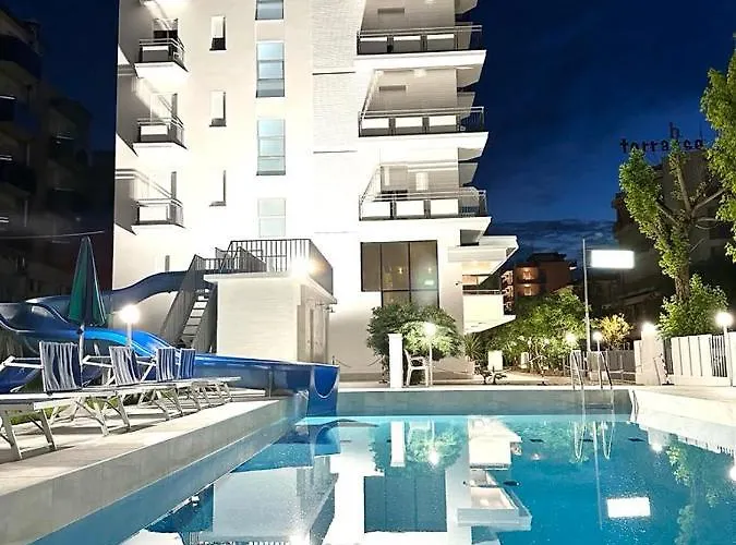 Отель Clubhotel Чезенатико