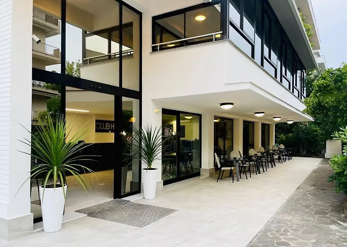 Отель Clubhotel Чезенатико