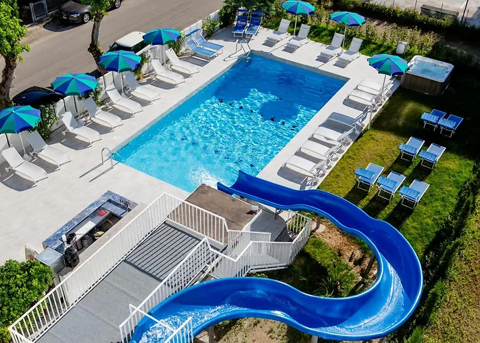 Clubhotel Отель 3*